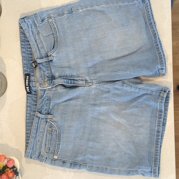 Joe Fresh denim shorts with sewn hem, size 8/29 - Picture 1 of 3